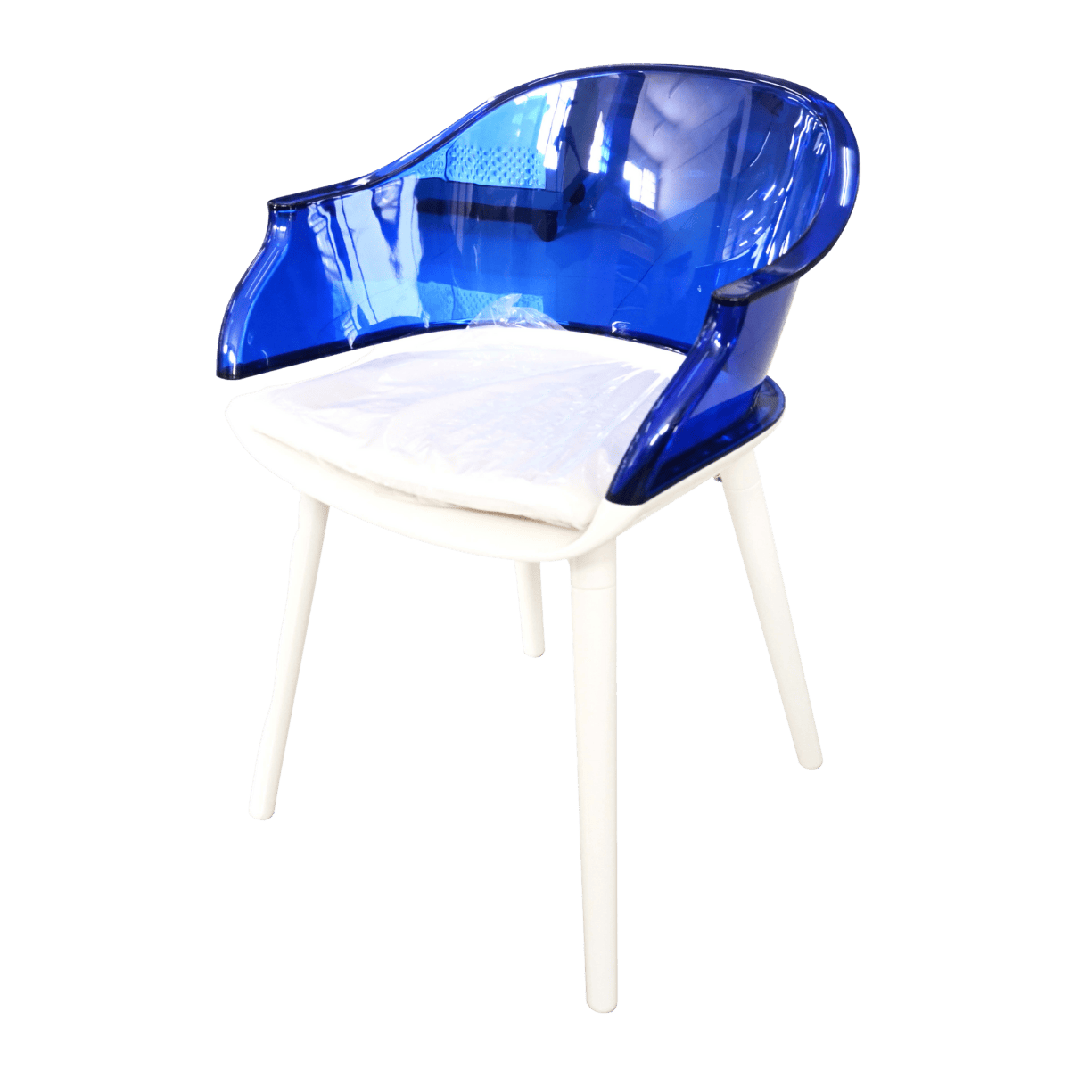 Chaise en plastique avec coussin